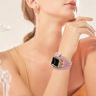 Bracelet montre connectée multi-rangs doré orné de perles d'eau douce, modèle Arix rose pâle.