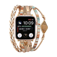 Bracelet multi-rangs beige et or avec pierres naturelles pour Apple Watch femme, style tressé et fin embossé turquoise.