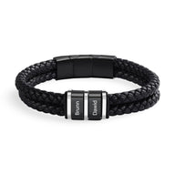 Bracelet double cordon cuir noir tressé avec double plaques gravées personnalisées et fermoir magnétique noir mat.