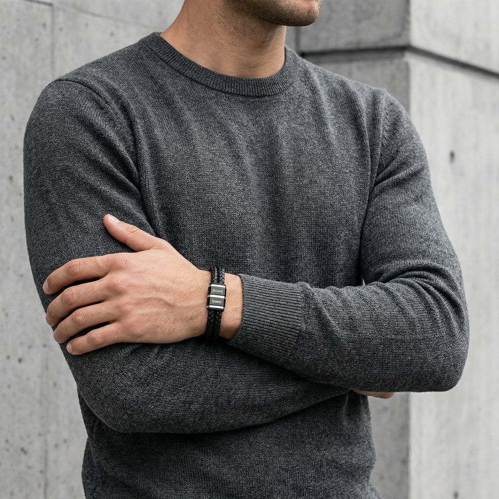 Personalisiertes Doppelarmband aus Leder mit zwei Plaketten, Modell Majo