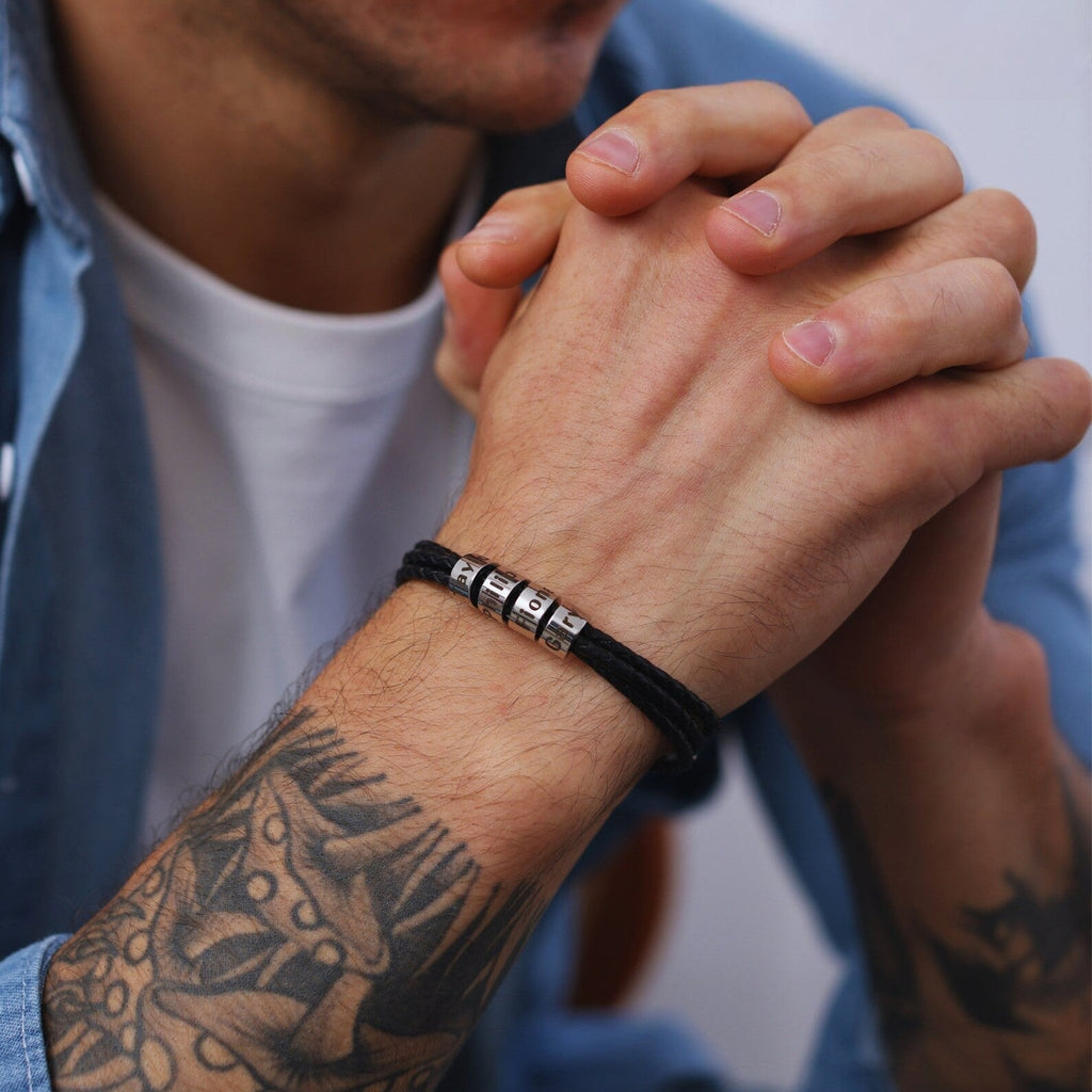 Bracelet double cordon en cuir personnalisé, quatres plaques arrondies, modèle Mauricio