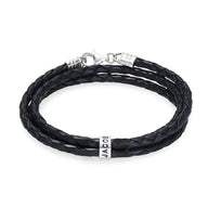 Bracelet double cordon en cuir noir tressé avec plaque arrondie argentée gravée "JACQ".