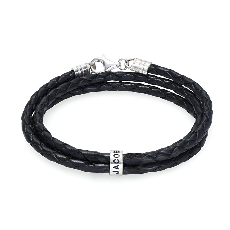 Bracelet double cordon en cuir noir tressé avec plaque arrondie argentée gravée "JACQ".