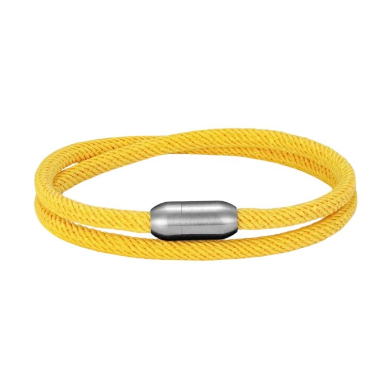 Bracelet double cordon en nylon jaune vif avec fermoir magnétique argenté lisse.