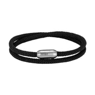 Bracelet double cordon nylon noir avec fermoir métallique argenté gravé "Nike".