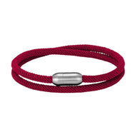 Bracelet double cordon nylon bordeaux avec fermoir métallique argenté lisse.
