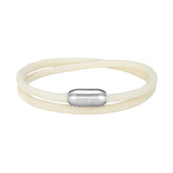 Bracelet double cordon en nylon crème avec fermoir argenté lisse, style minimaliste et unisexe.