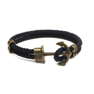 Bracelet double cordon noir avec motif ancre antique en métal bronze et fermeture vissée.