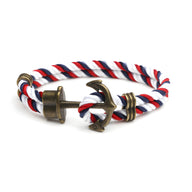 Bracelet double cordon bleu, blanc et rouge avec motif ancre antique en métal bronze.