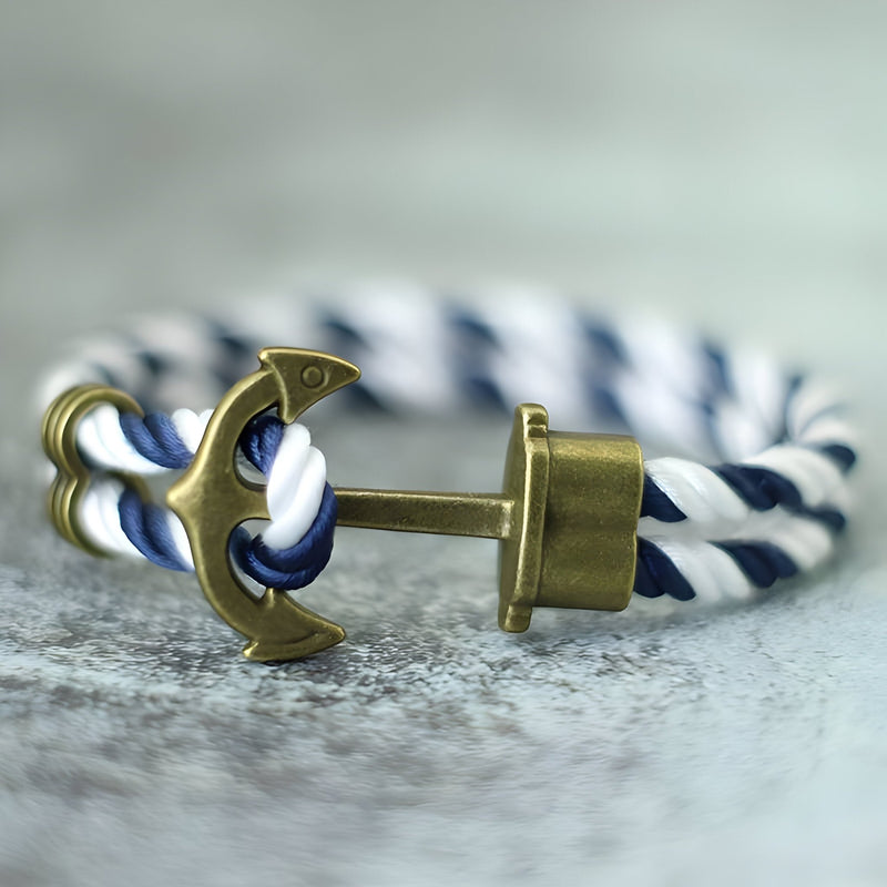 Bracelet double cordon bleu et blanc avec motif ancre antique en métal bronze.
