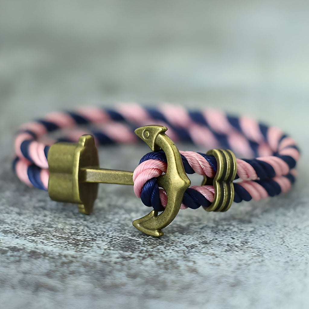 Bracelet double cordon rose et bleu avec motif ancre antique en métal bronze.