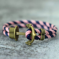 Bracelet double cordon rose et bleu avec motif ancre antique en métal bronze.