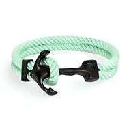 Bracelet double cordon vert menthe avec motif ancre noire en métal.