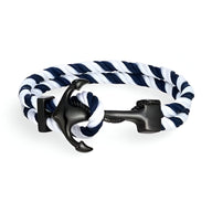 Bracelet double cordon bleu et blanc avec motif ancre noire en métal, style marin.