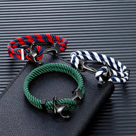 Bracelet double cordon vert avec motif ancre noire, style nautique élégant  .