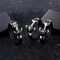 Bracelet homme cuir noir double cordon avec ancre marine et boussole argentée style marin.