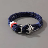 Bracelet double cordons bleu marine avec ancre marine argentée et détail rouge et blanc.