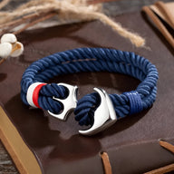 Bracelet homme double cordons bleu marine avec ancre marine argentée et détail tricolore rouge, blanc, bleu.