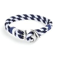 Bracelet double cordons bleu et blanc tressés avec fermoir ancre marine argenté pour homme.