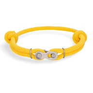 Bracelet double cordons jaune avec maillon chaîne de moto en métal gris.