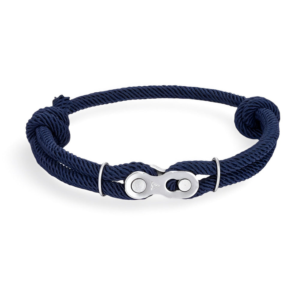 Bracelet homme double cordons bleu marine avec maillon chaîne de moto en acier argenté.