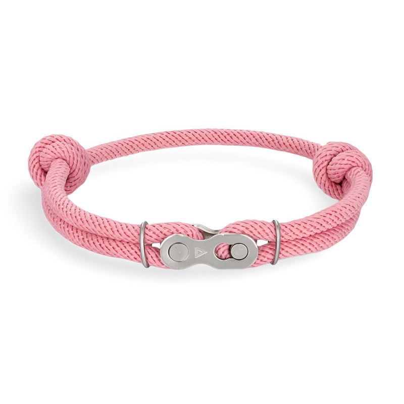 Bracelet double cordons rose avec maillon de chaîne de moto en métal argenté.