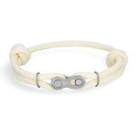 Bracelet homme double cordons beige avec maillon chaîne de moto en métal argenté.