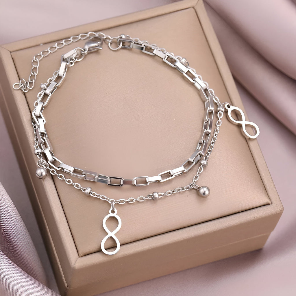 Bracelet double chaîne en acier inoxydable argenté avec charms infini délicats, modèle Iloa.