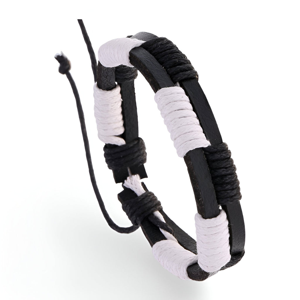 Bracelet double en cuir noir et blanc avec détails cirés et fermeture ajustable.