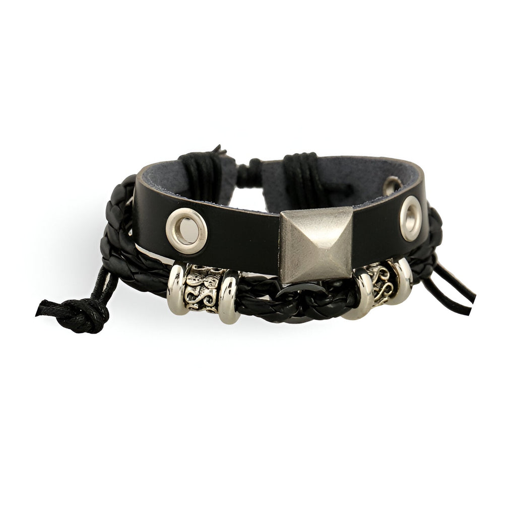 Bracelet double en cuir noir avec clou pyramidal et anneaux métallisés argentés, style mixte.