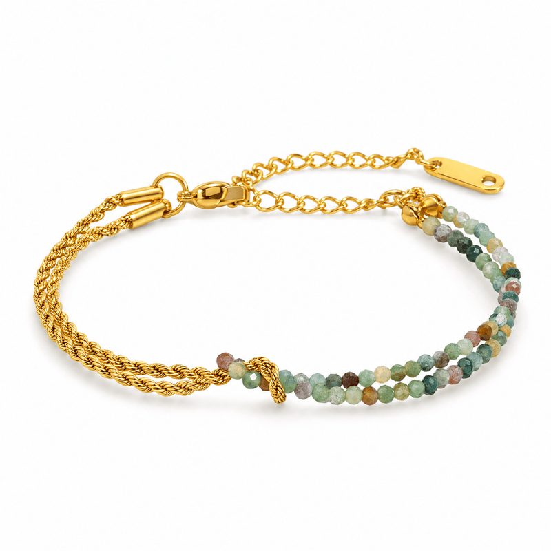 Packshot studio bracelet Wenda Amazonite, vue frontale basse, fond blanc pur — détails verrouillés 10 octobre 2026