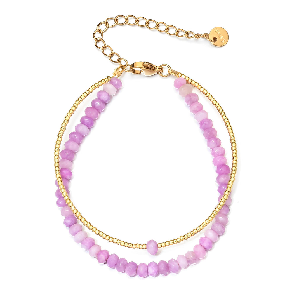 Bracelet double rang avec perles naturelles facettées roses et petites billes dorées, fermoir plaqué or ajustable.