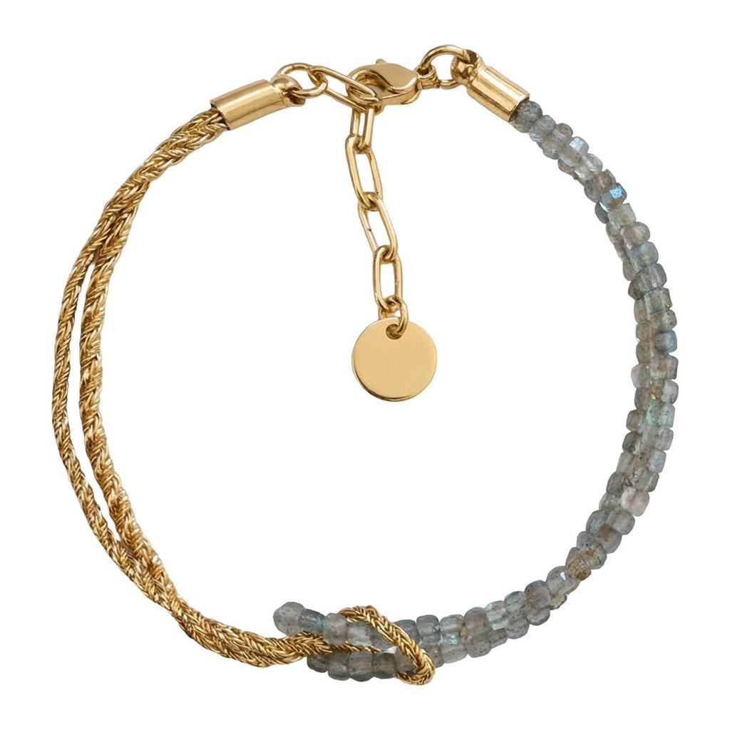 Bracelet double rang avec perles gris bleu semi-transparentes et corde torsadée dorée, fermoir mousqueton avec chaîne.
