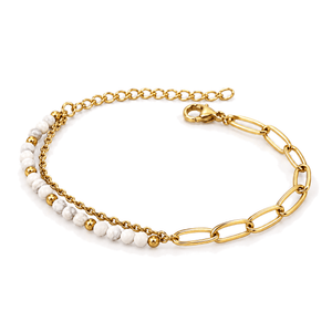 Packshot studio bracelet Kista Turquoise blanche, vue frontale basse posée sur table, fond blanc pur — 9 octobre 2026