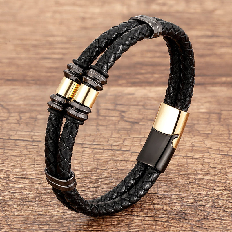 Bracelet homme double-rangs en microfibre noire tressée avec détails métalliques or et fermoir magnétique noir et or.
