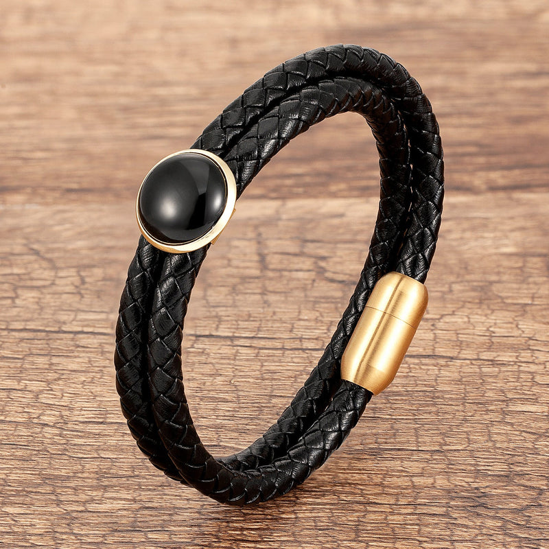 Bracelet double-rangs en microfibre noir tressé, orné d'une pierre noire ronde et fermoir doré mat.