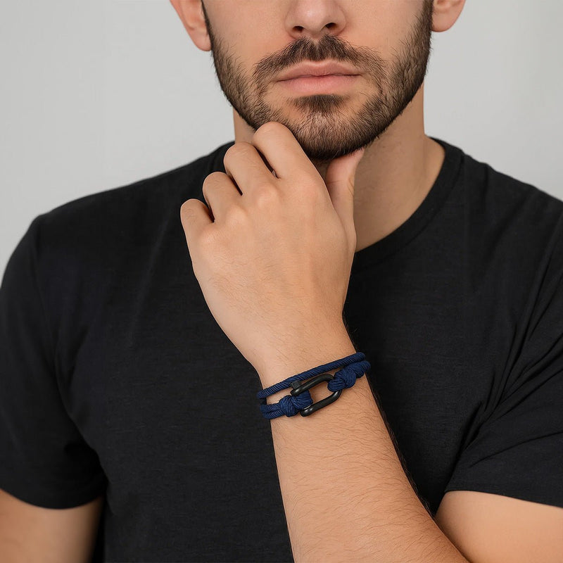 Bracelet double tour bleu marine en nylon avec fermoir manille en acier inoxydable pour homme.