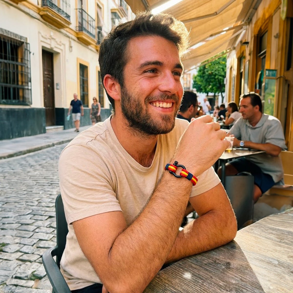 Bracelet en nylon aux couleurs rouge et jaune du drapeau espagnol avec boucle manille noire en métal, style Javier.