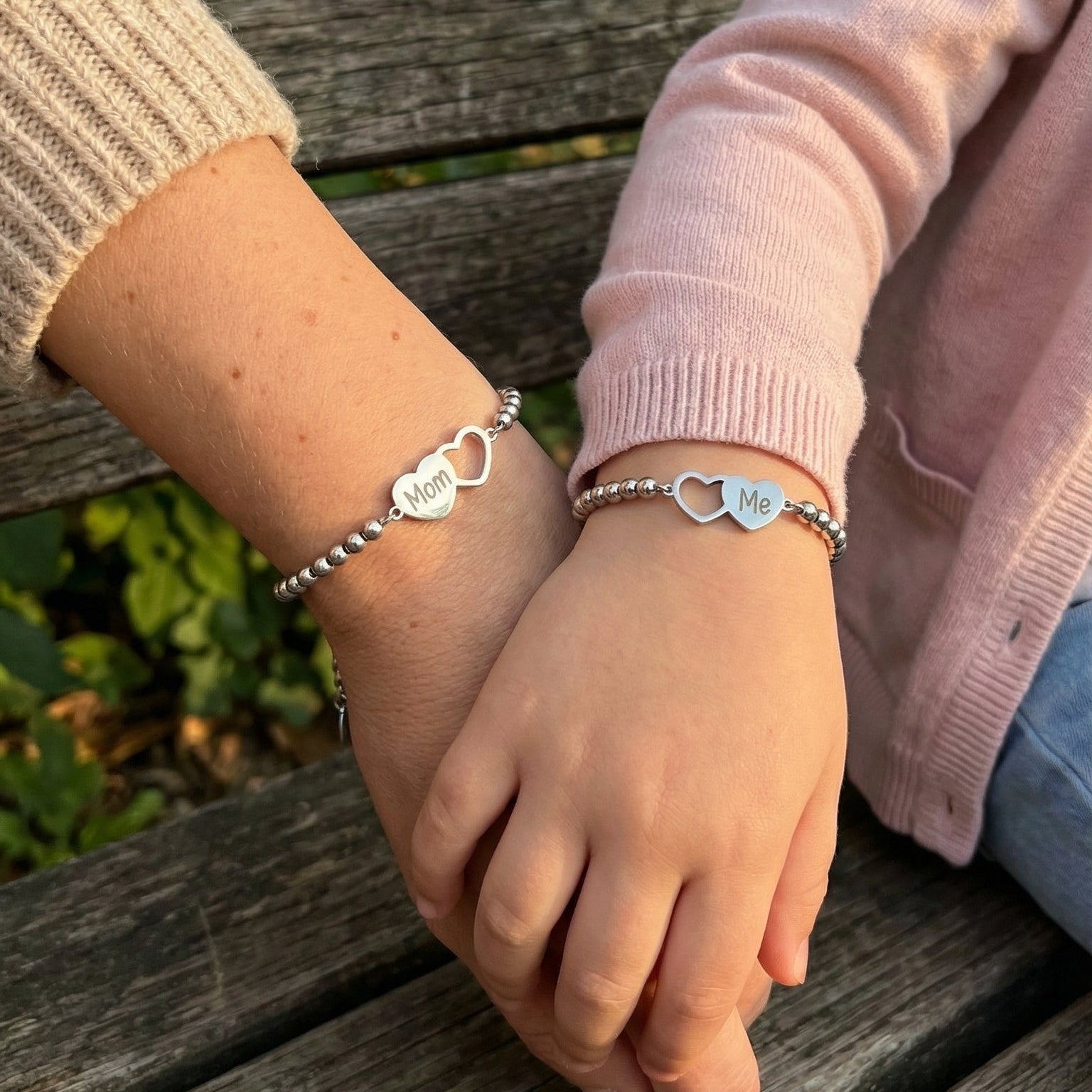 Bracelet duo mère enfant en acier inoxydable, perles argentées, cœurs gravés Mom et Me, cadeau fête des mères ajustable, modèle Youmi