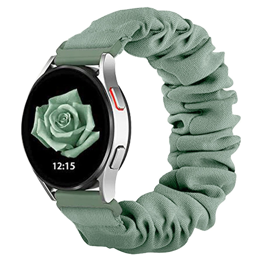 Bracelet élastique vert sauge en tissu froissé pour montre connectée 20mm et 22mm, style chouchou confortable.
