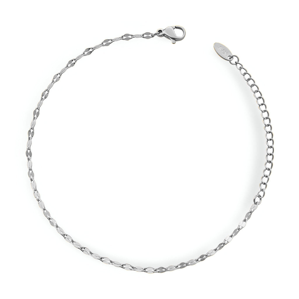 Bracelet fin en titane plaqué argent avec maillons ovales délicats et fermoir mousqueton.