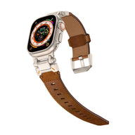 Bracelet en cuir marron avec boucle argentée pour Apple Watch Ultra, design ajustable et élégant.