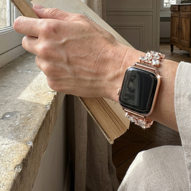 Bracelet élégant pour Apple Watch, maille moderne en acier inoxydable avec motif papillon et cristaux zircon lumineux, modèle Parina