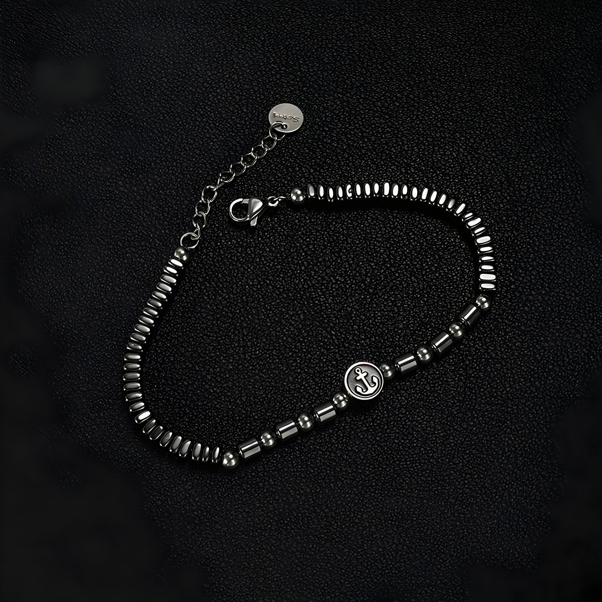 Bracelet en acier inoxydable et hématites noires pour homme, charm ancre, modèle Jeff - La Boutique du Bracelet