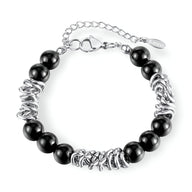Bracelet homme en acier inoxydable argenté avec perles rondes en agate noire et anneaux décoratifs argentés.
