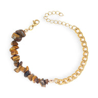Bracelet femme en acier doré avec pierres naturelles d'œil de tigre en chips irréguliers.