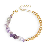 Bracelet femme chaîne dorée avec pierres naturelles d'améthyste en dégradé violet.