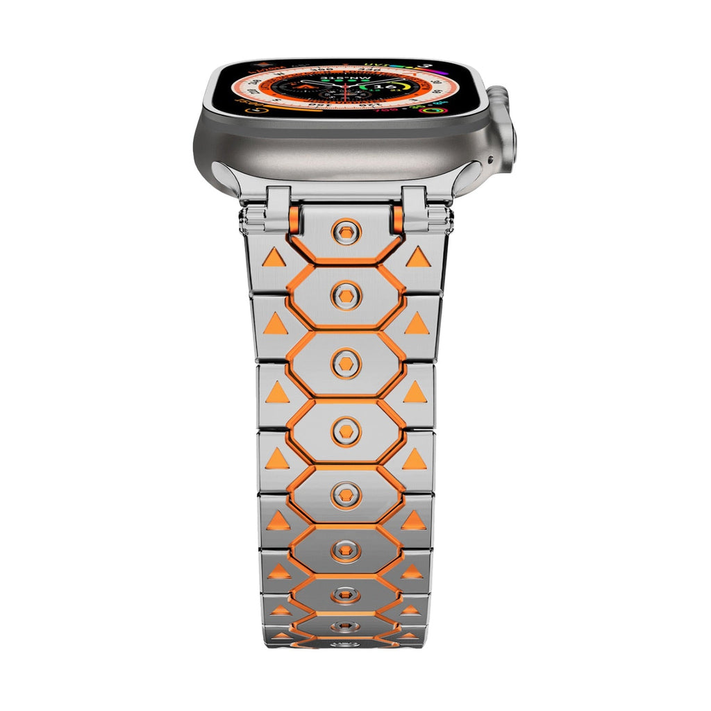 Bracelet pour Apple Watch en acier inoxydable argenté avec inserts orange et maillons hexagonaux ajustables.