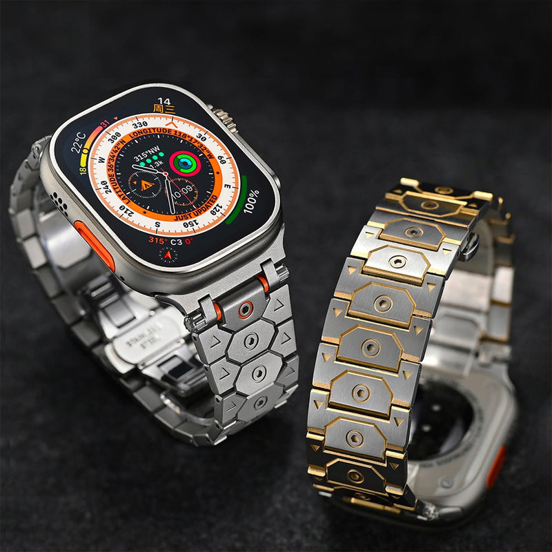 Bracelet en acier inoxydable argent et orange hexagonal pour Apple Watch avec double fixation ajustable.