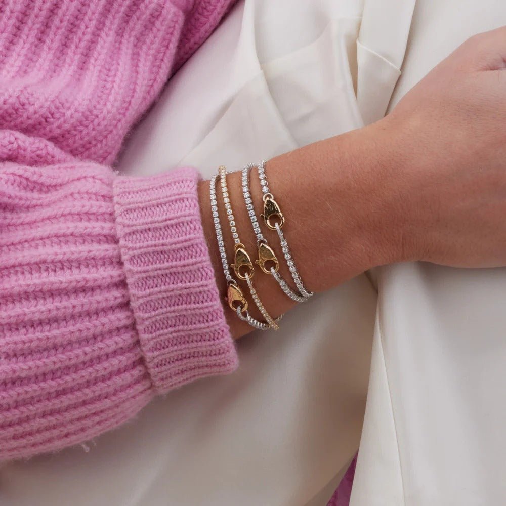 Bracelet en acier inoxydable orné de zircons, plaqué or 18 carats, fermeture mousqueton chic et travaillée, modèle Alethia - La Boutique du Bracelet
